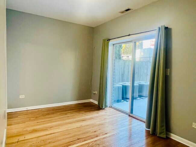 Building Photo - 1750 W Cermak Rd