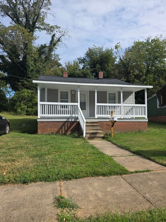 Primary Photo - 325 W Twenty-Third St