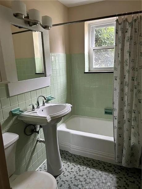 Building Photo - 2432 East Ave