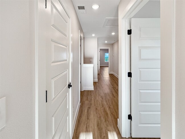 Building Photo - 5607 Mobeetie Lp