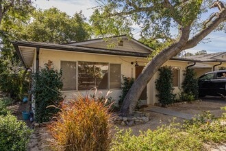 Building Photo - Downtown cottage