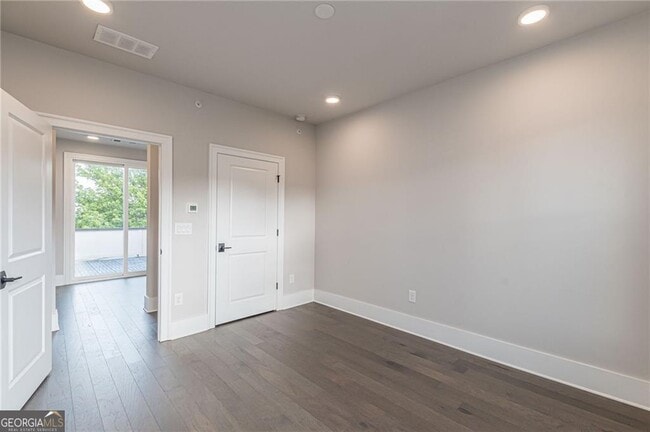 Building Photo - 574 Boulevard Pl NE