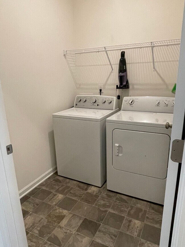 Building Photo - Gorgeous 3 Bedroom Home in Union Station Community!