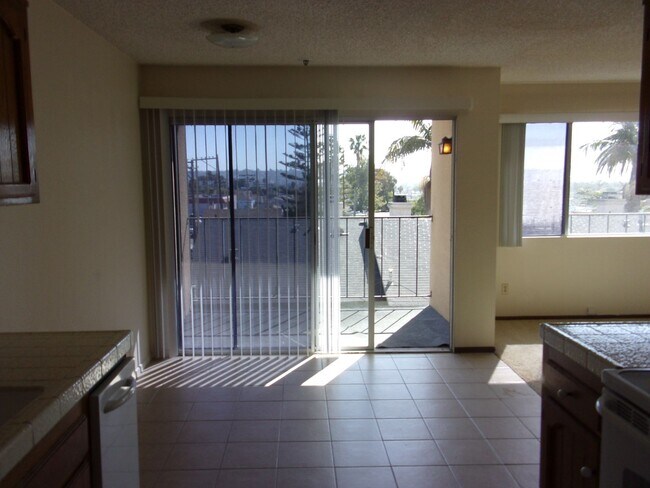 Building Photo - 411