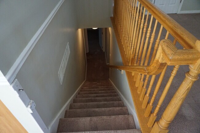 Building Photo - Quiet 5 Bedroom 3 Bath West Jordan Home
