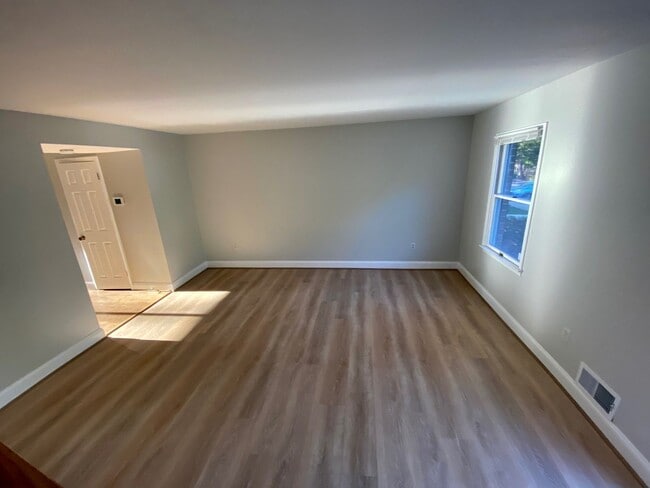 Building Photo - Ready Now! 3 bedroom Townhouse in Annapolis!