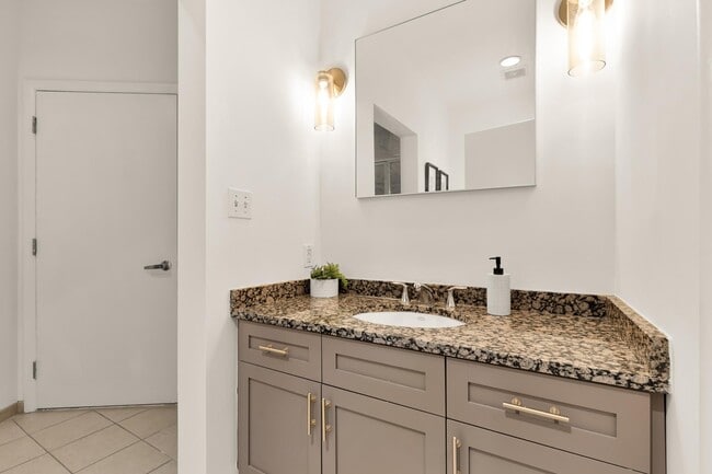 Building Photo - 1700 Kalorama Rd NW