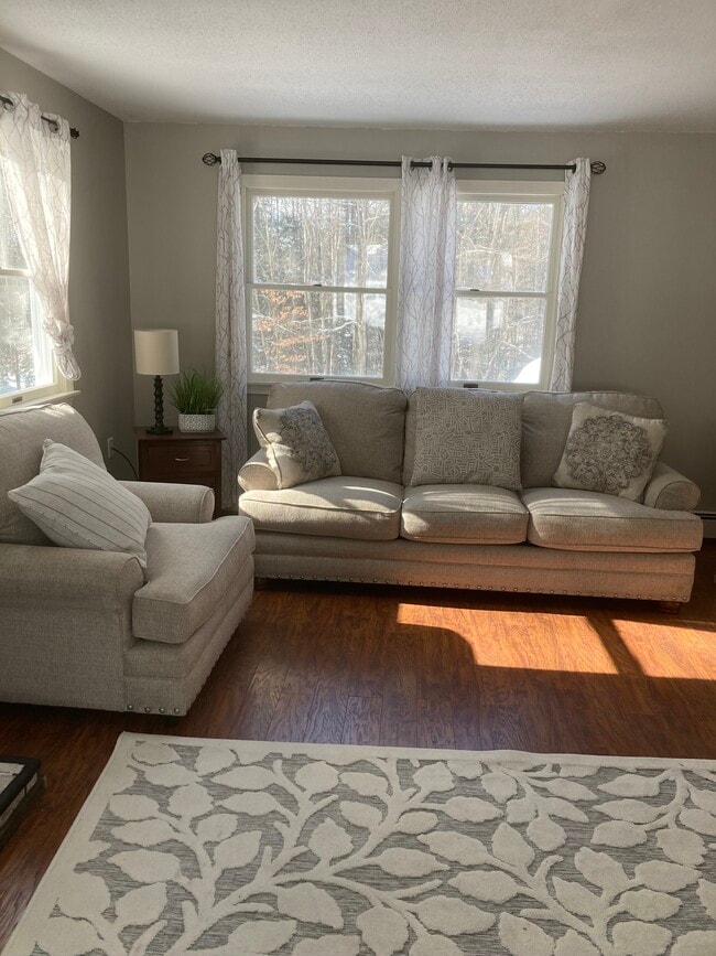 Building Photo - 20 Mary St