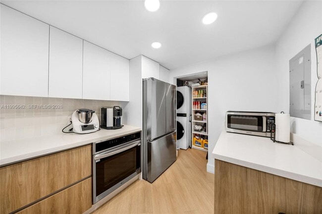 Building Photo - 701 Brickell Key Blvd