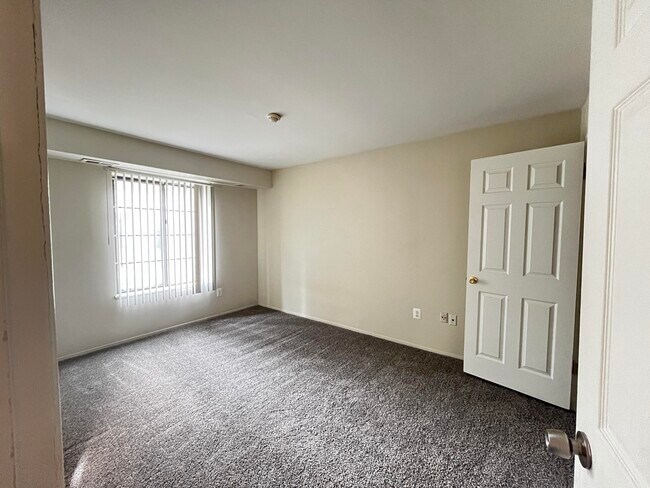 Building Photo - 7000 Foxthorn