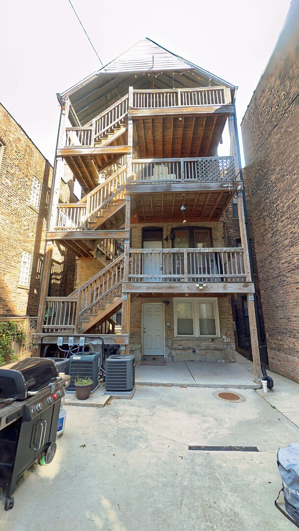 Building Photo - 2656 N Ashland Ave