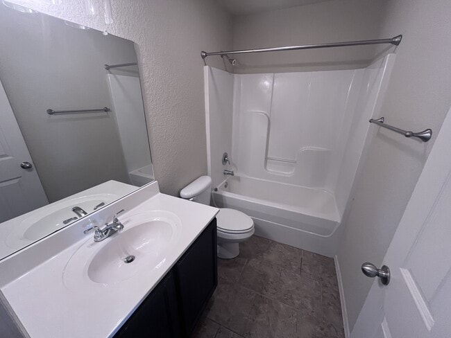 Building Photo - 133 Meadow Dr