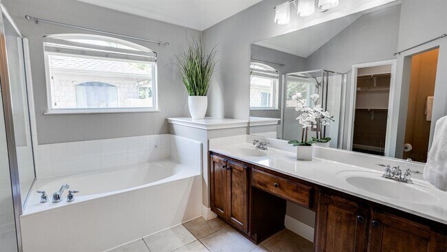 Building Photo - 725 Crane Canyon Pl