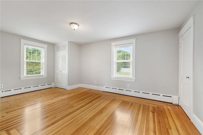 Building Photo - 113 Maple Ave