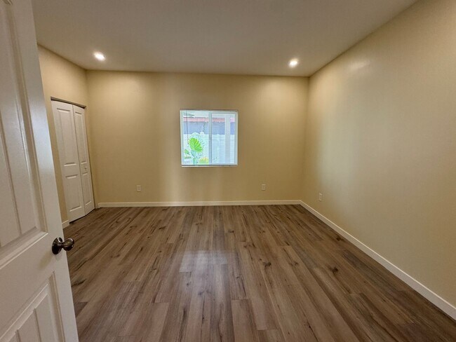 Building Photo - 2121 Ocean View Blvd