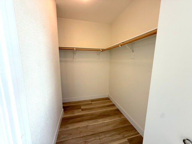 Building Photo - SPACIOUS 2BED/2BATH CONDO * FIRST FLOOR UNIT*