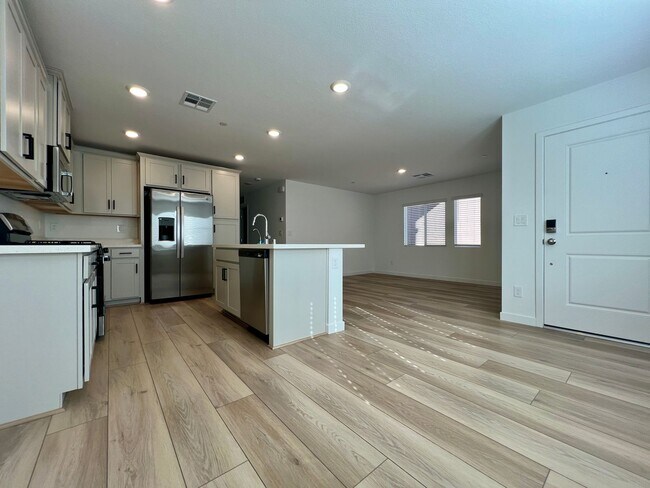 Building Photo - Beautiful Newer 4 Bedroom Home in Cadence with Large Loft