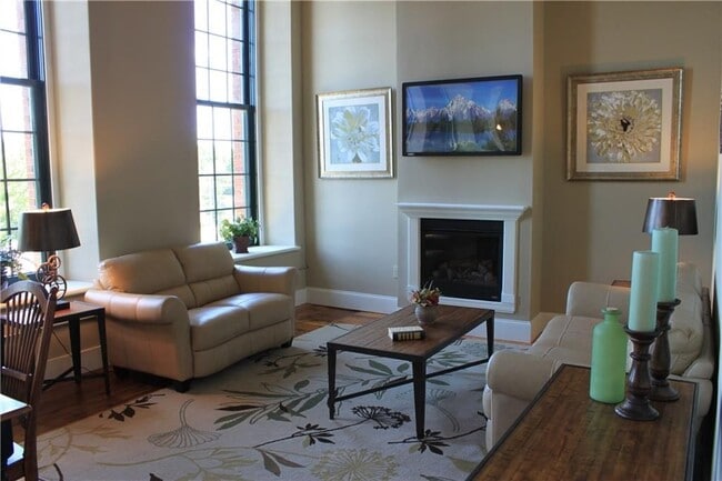 Building Photo - 624 Washington St