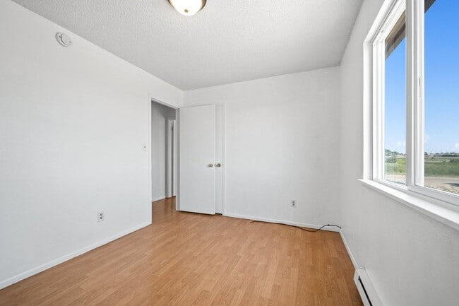 Building Photo - Great 2/1 Townhome WITH YARD in Pueblo West