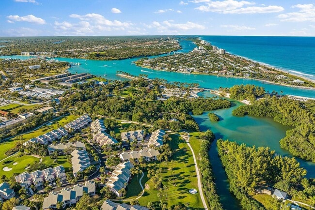 Building Photo - 3902 Fairway Dr N