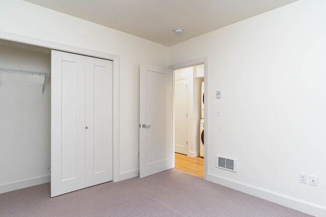 Building Photo - 3Bd/2.5Ba Seattle Home