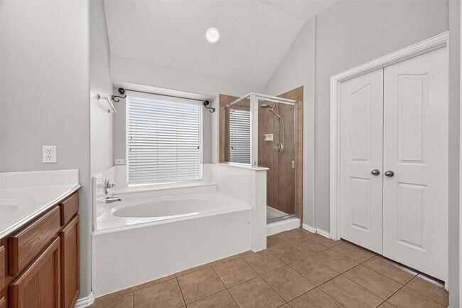 Building Photo - 11915 Lois Ln Dr