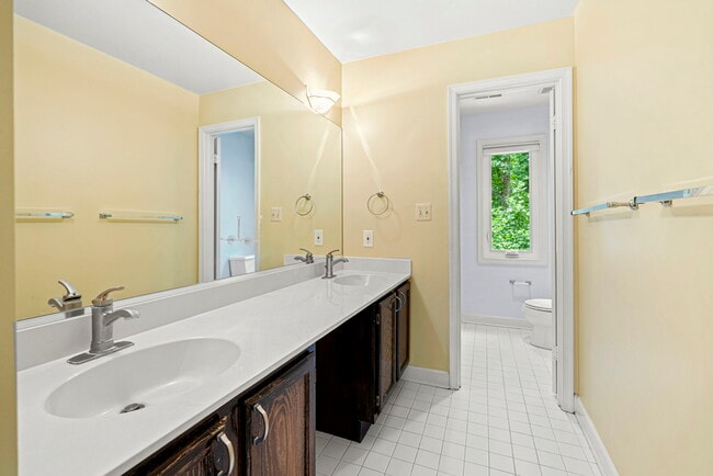 Building Photo - 7926 Long Ridge Ct