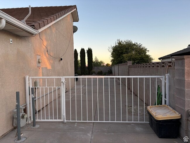 Building Photo - Beautiful Canyon Terrace Estates Home!