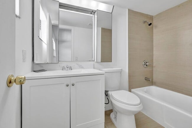 Building Photo - 2350 NE 14th Street Causeway