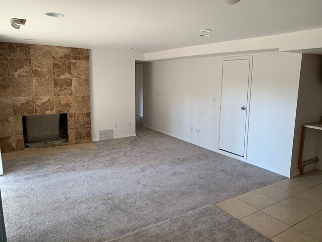 Building Photo - Beautiful and spacious 3 bed + office area...