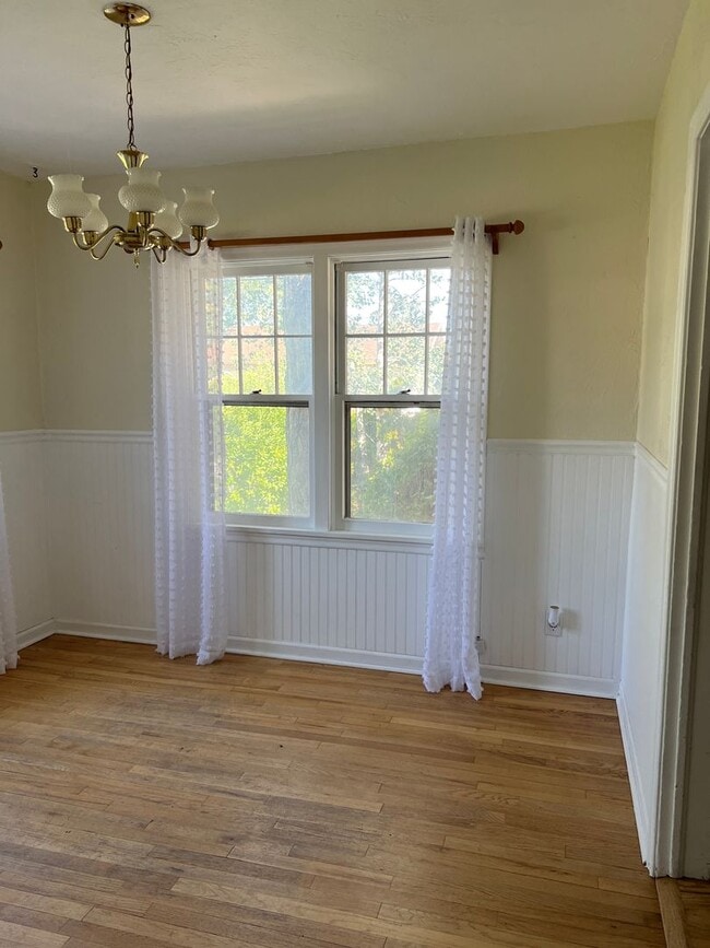 Building Photo - Charming 5 Bed, 2 bath home in the heart o...