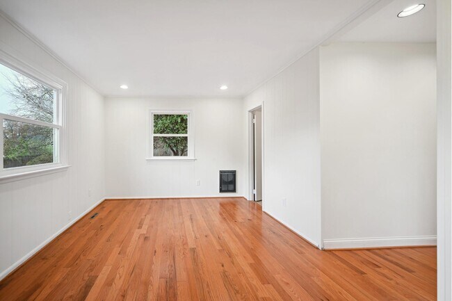 Building Photo - 2711 Elnora St