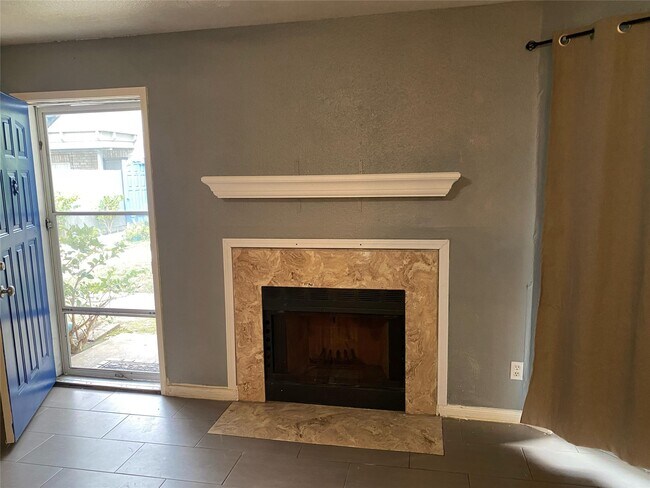 Building Photo - 9700 Leawood Blvd