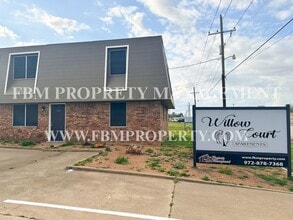 Building Photo - Willow Court Apartments, Unit 502 - 2 Bedroom, 1 Bathroom Apartment Home in Mexia, TX!