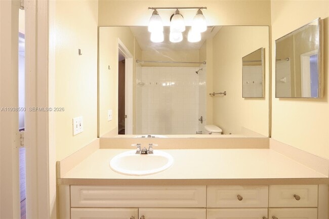 Building Photo - 520 SE 5 Ave