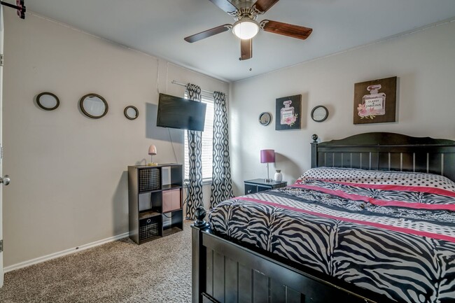 Building Photo - Deer Creek Schools