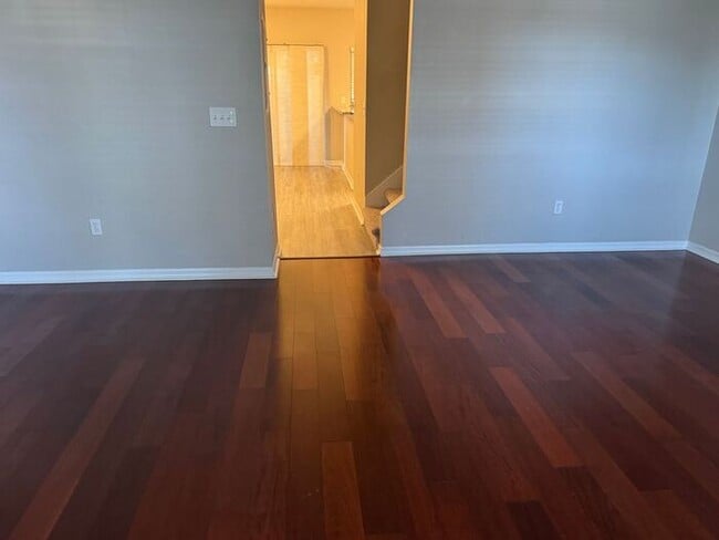 Building Photo - Fully Remodeled 3-Bed, 2.5-Bath Townhouse