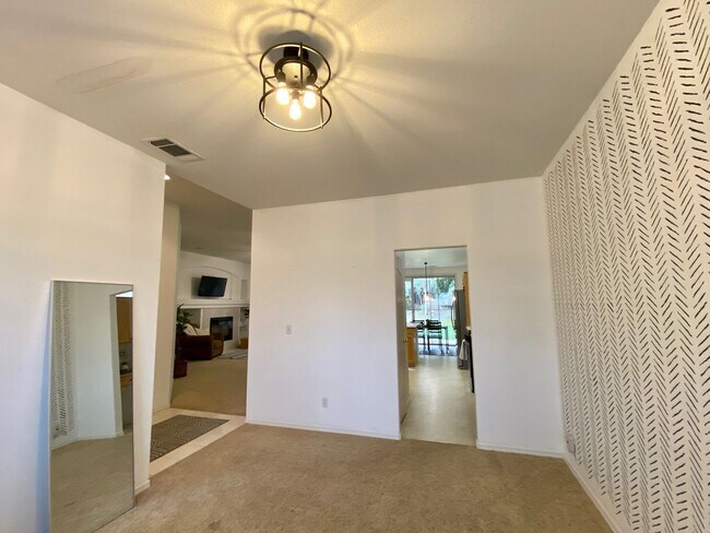 Building Photo - $2,450 Beautiful 3 Bedroom Home In  The Qu...