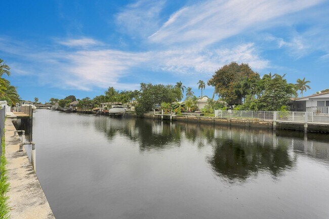 Building Photo - 5921 NE 15th Ave