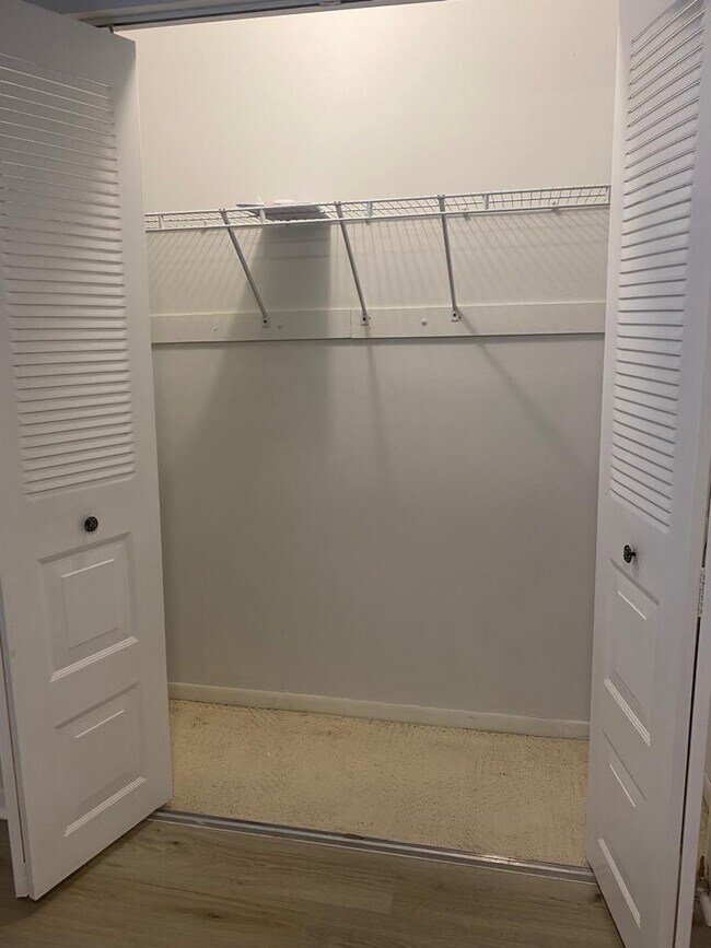 Building Photo - 19 Abbey Ln