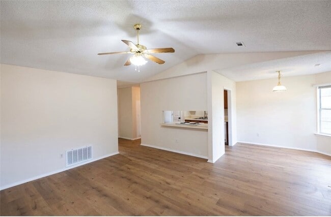 Building Photo - 1459 Fredonia St