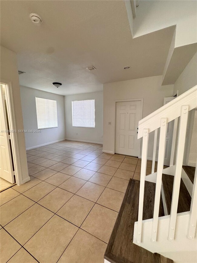 Building Photo - 2732 SE 15th Pl