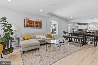 Building Photo - 4840 Hayes St NE