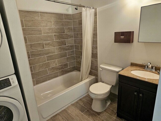 Building Photo - 601 N 39th St