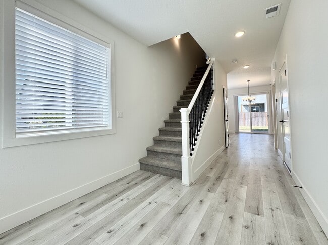 Building Photo - 1603 37th Ave