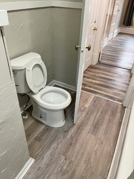 Building Photo - 1403 5th Ave