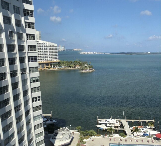 Building Photo - 801 Brickell Bay Dr