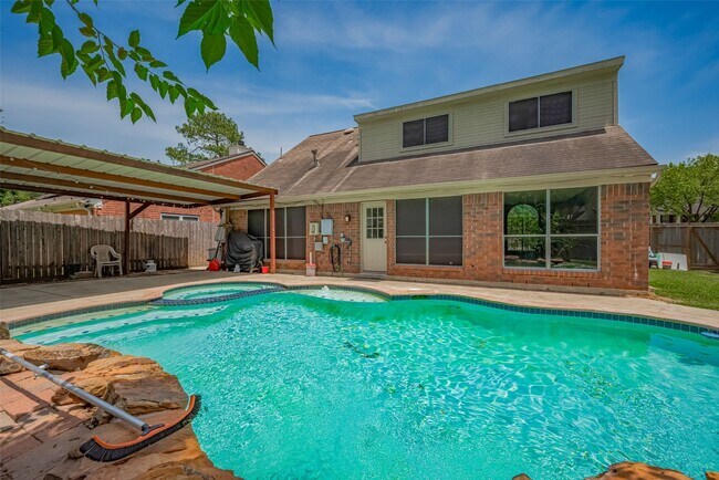 Building Photo - 9911 Villa Verde Dr
