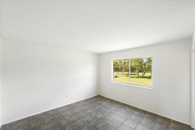 Building Photo - 849 SW Belmont Cir