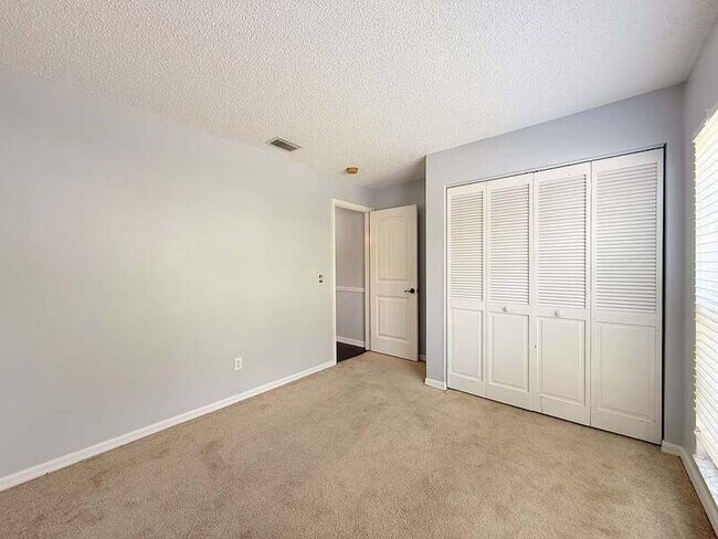 Building Photo - 1118 Hardwood Dr